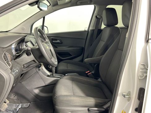 Used 2020 Chevrolet Trax LT image 16