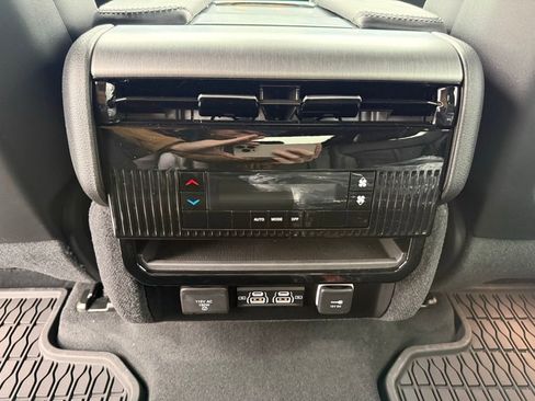 New 2026 Jeep Grand Wagoneer L 4WD w/ Premium Group I image 32