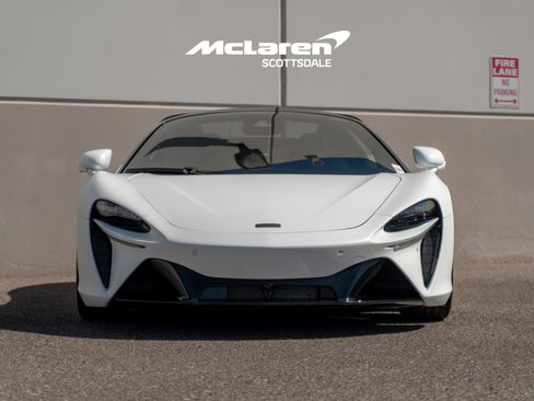 Used 2025 McLaren Artura Spider RWD image 10