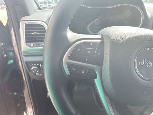 Used 2021 Jeep Grand Cherokee Laredo X image 22