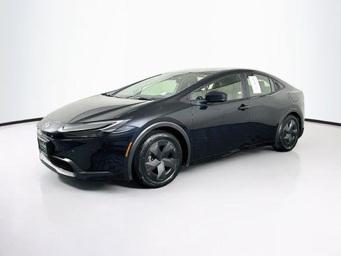 Used 2025 Toyota Prius LE FWD image 3