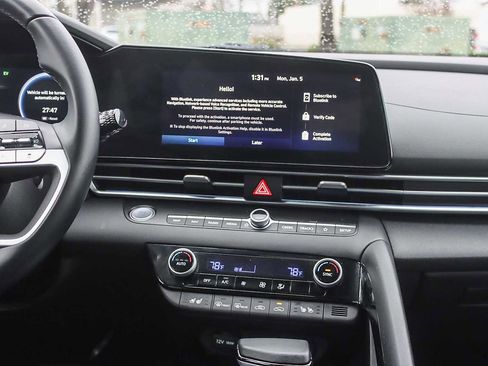 Used 2023 Hyundai Elantra Limited image 12