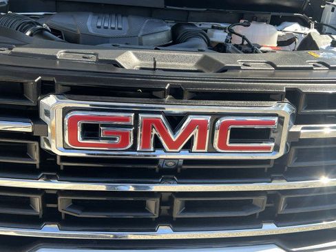 Used 2025 GMC Acadia Elevation image 30