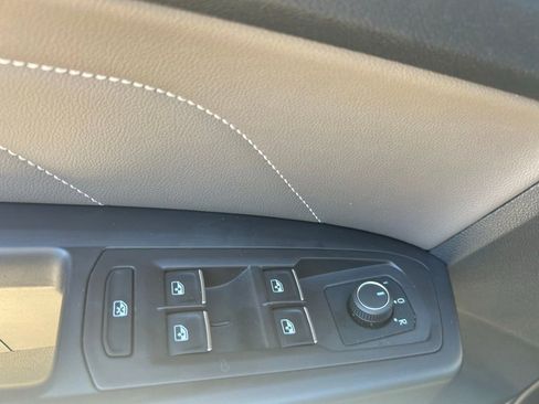 Used 2023 Volkswagen Atlas SE w/ Black Wheel Package FWD image 52