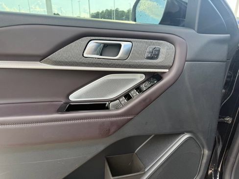 Used 2025 Ford Explorer Platinum RWD image 5