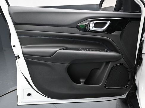 New 2026 Jeep Compass Altitude image 15