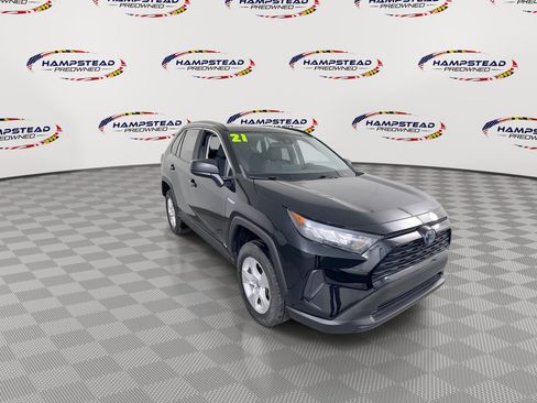 Used 2021 Toyota RAV4 LE AWD/4WD image 2