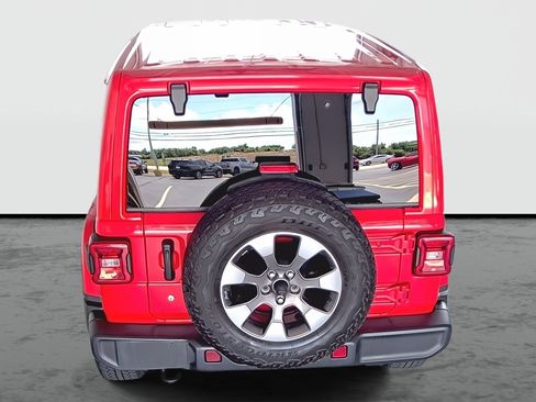 Used 2019 Jeep Wrangler Unlimited Sahara image 3