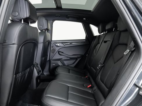 Used 2025 Porsche Macan image 26