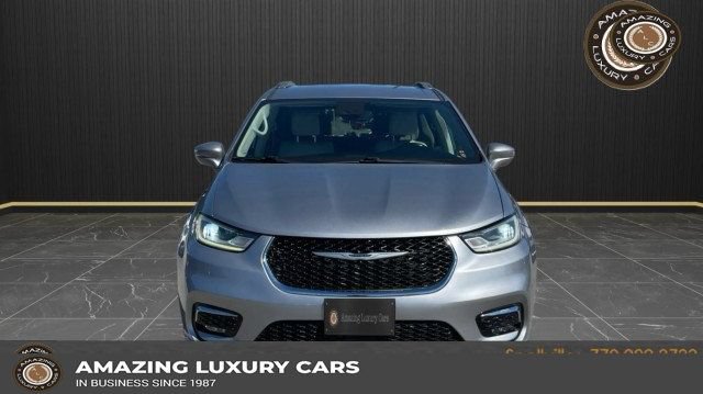 Used 2021 Chrysler Pacifica Touring-L FWD image 1
