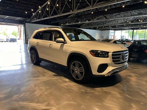 Used 2024 Mercedes-Benz GLS 450 4MATIC image 7