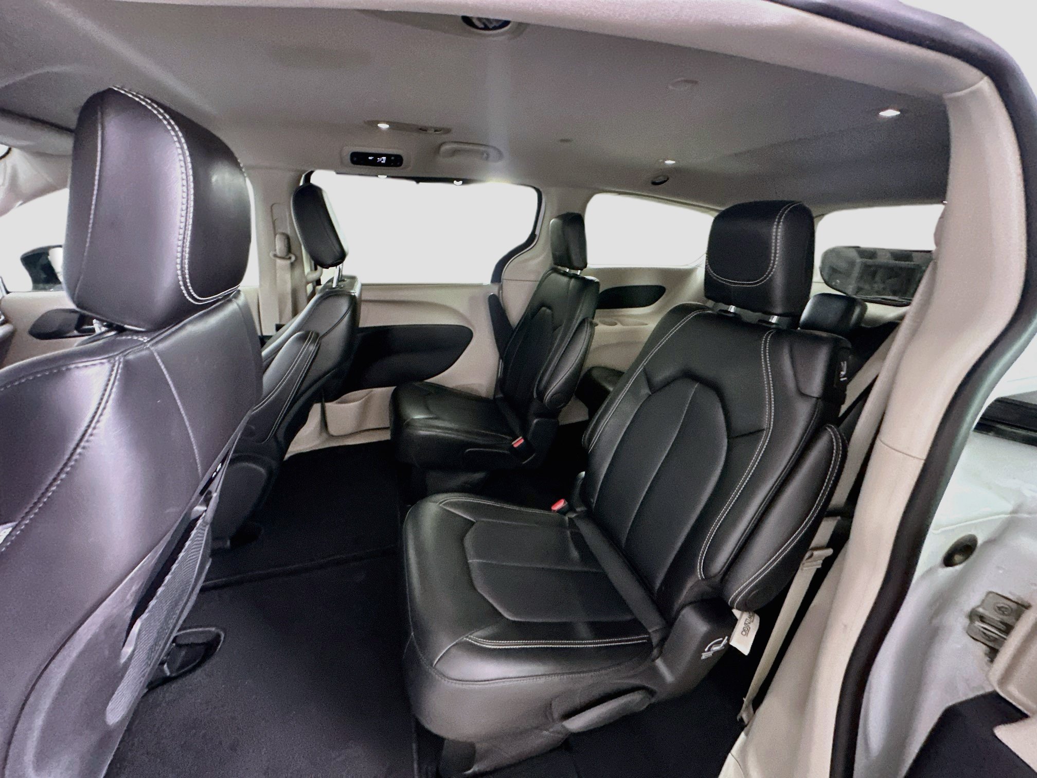 Used 2024 Chrysler Pacifica Touring-L FWD image 27