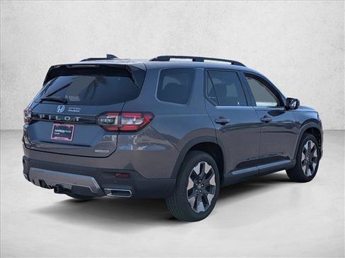 New 2026 Honda Pilot Touring image 2