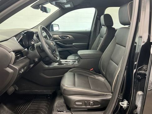 Used 2023 Chevrolet Traverse Premier image 9