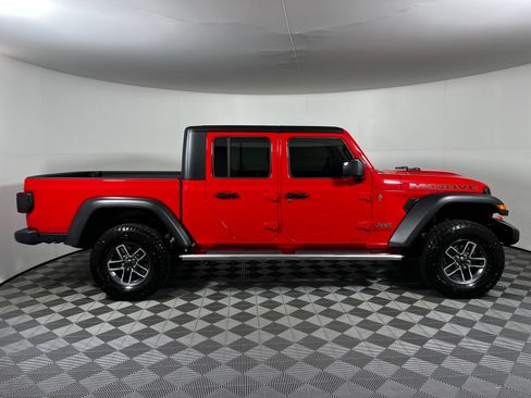 Used 2025 Jeep Gladiator Mojave w/ Convenience Group AWD/4WD image 4