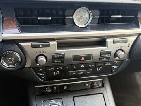 Used 2013 Lexus ES 350 w/ Luxury Pkg image 19