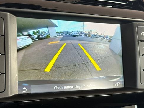 Used 2017 Jaguar XE Premium image 16