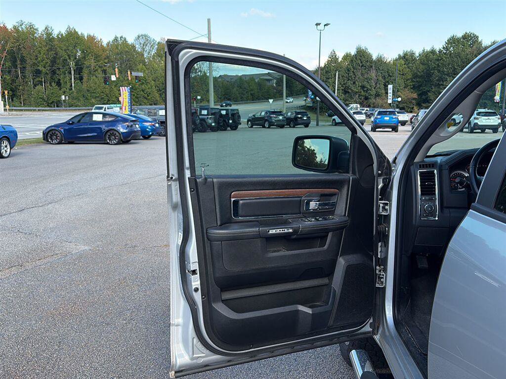 Used 2017 RAM 1500 Laramie w/ Convenience Group AWD/4WD image 9