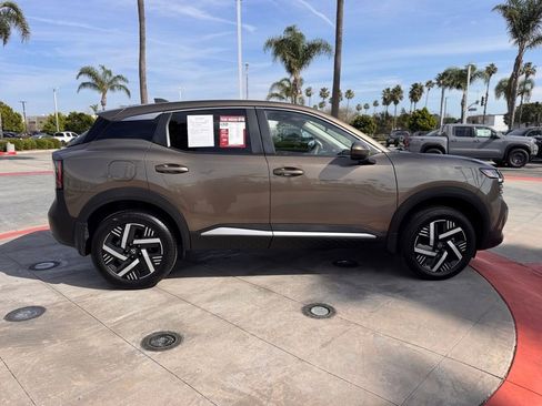 Certified 2025 Nissan Kicks SV image 9