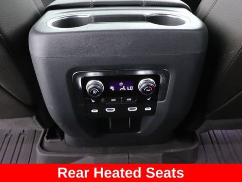Used 2024 GMC Yukon Denali w/ Advanced Technology Package AWD/4WD image 32