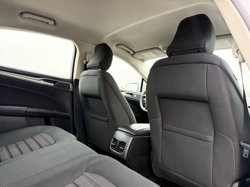 Used 2019 Ford Fusion SE FWD image 16