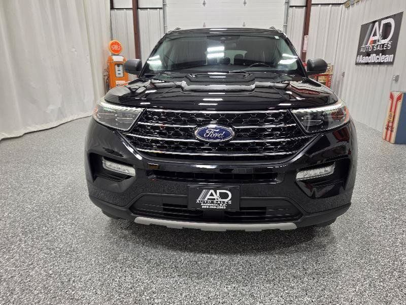 Used 2020 Ford Explorer XLT w/ Equipment Group 202A AWD/4WD image 4