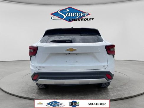 Used 2025 Chevrolet Trax LT w/ Driver Confidence Package FWD image 4