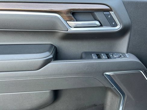 Used 2025 Chevrolet Silverado 1500 LT AWD/4WD image 11