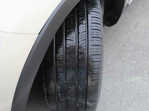 Used 2017 Ford Explorer Platinum image 36