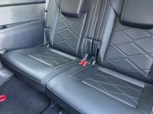 Used 2024 Volkswagen Atlas SE AWD/4WD image 18
