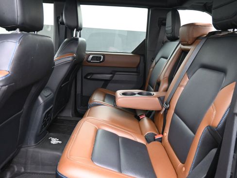 Used 2024 Ford Bronco Outer Banks w/ Sasquatch Package AWD/4WD image 17