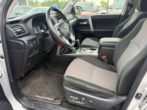 Used 2014 Toyota 4Runner SR5 AWD/4WD image 10