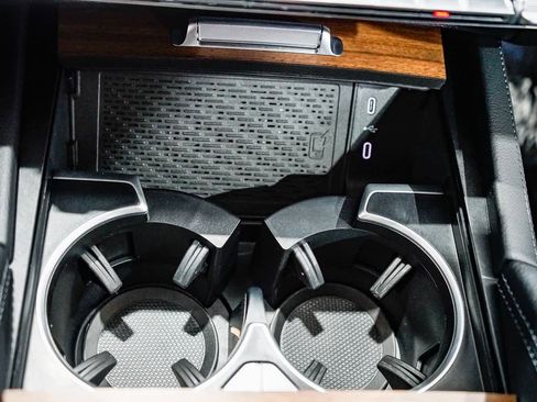 Used 2025 Mercedes-Benz GLS 450 4MATIC image 23