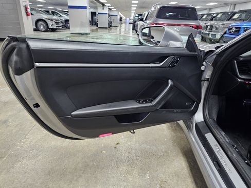 Used 2023 Porsche 911 Carrera w/ Premium Package image 11