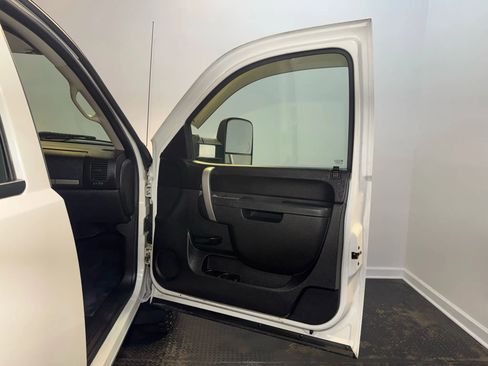 Used 2011 GMC Sierra 3500 SLE w/ SLE Preferred Package image 21