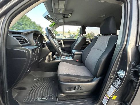 Used 2017 Toyota 4Runner SR5 AWD/4WD image 11