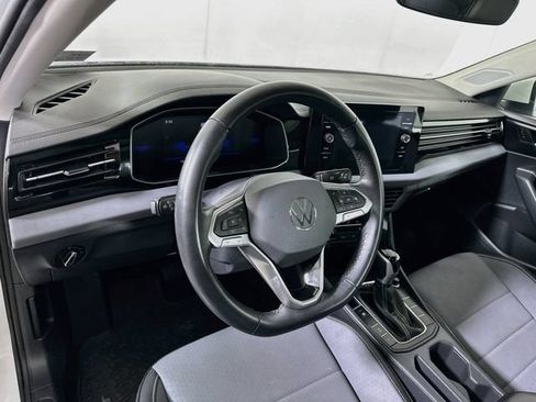 Used 2025 Volkswagen Jetta SE w/ Sunroof Package FWD image 10
