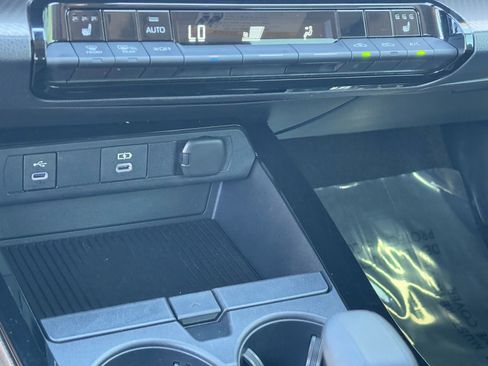 Used 2025 Toyota Prius XLE image 28