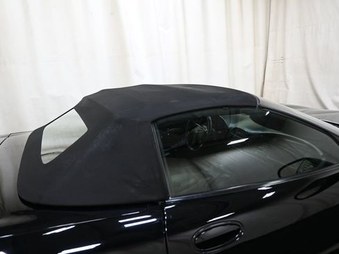 Used 2004 Chevrolet Corvette Convertible w/ Preferred Equipment Group RWD image 27
