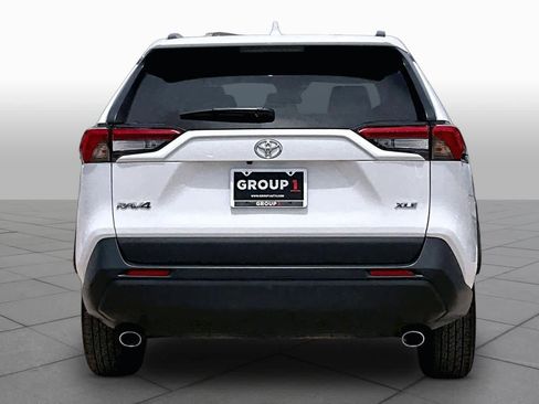 Used 2025 Toyota RAV4 XLE FWD image 5