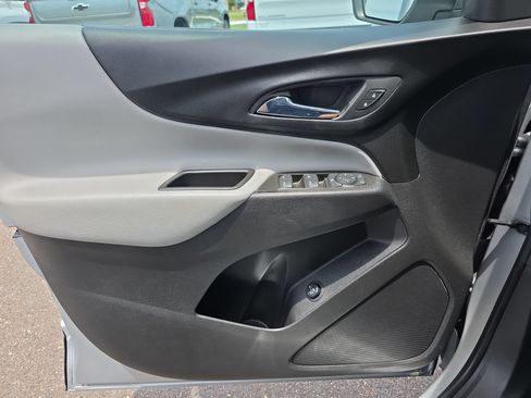 Used 2022 Chevrolet Equinox LT w/ Driver Convenience Package FWD image 17