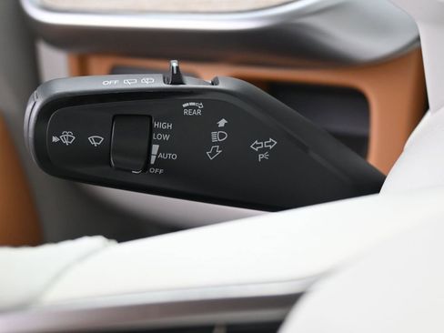 Used 2025 Volkswagen ID. Buzz 1st Edition image 17