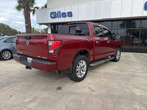 Used 2021 Nissan Titan SL w/ Moonroof Package AWD/4WD image 5