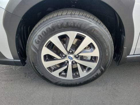 Used 2025 Subaru Outback Premium AWD/4WD image 31
