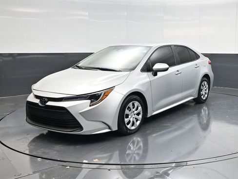 Used 2024 Toyota Corolla LE image 7