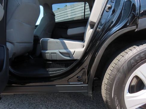 Used 2020 Toyota Highlander LE AWD/4WD image 13