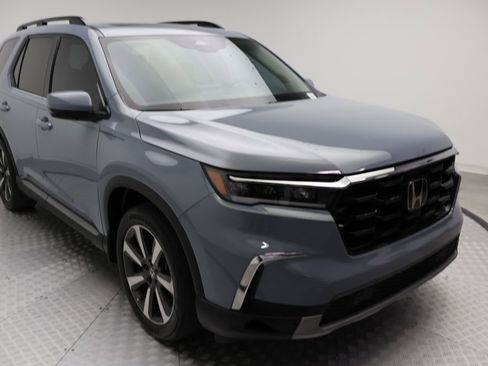 Used 2024 Honda Pilot Touring image 6
