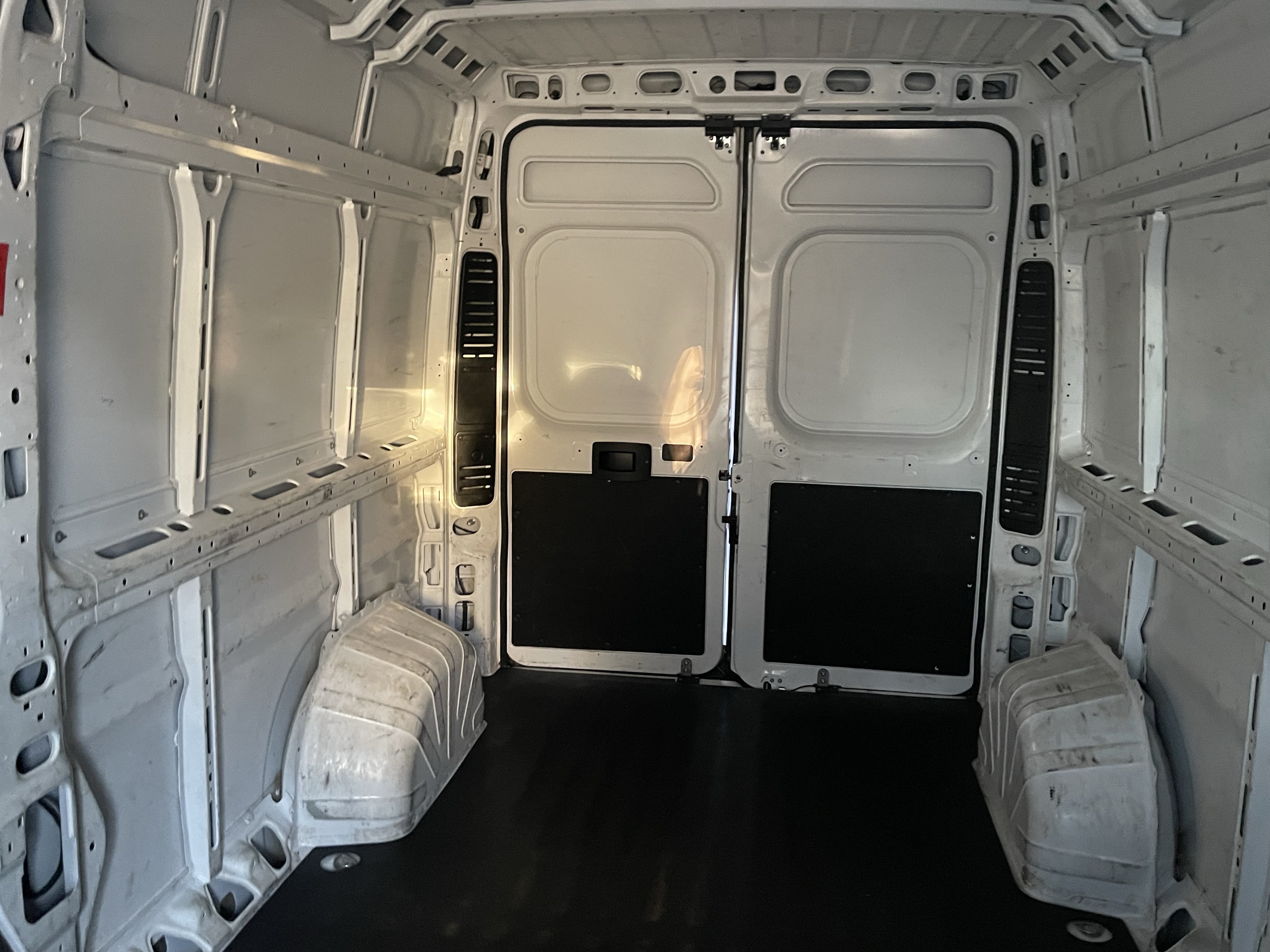 Used 2025 RAM ProMaster 2500 w/ Convenience Group FWD image 12