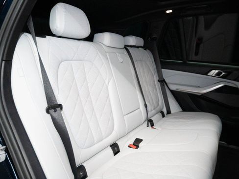 Used 2024 BMW X5 xDrive40i w/ M Sport Package AWD/4WD image 15