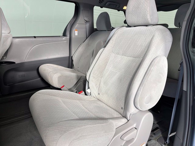 Used 2015 Toyota Sienna LE FWD image 35